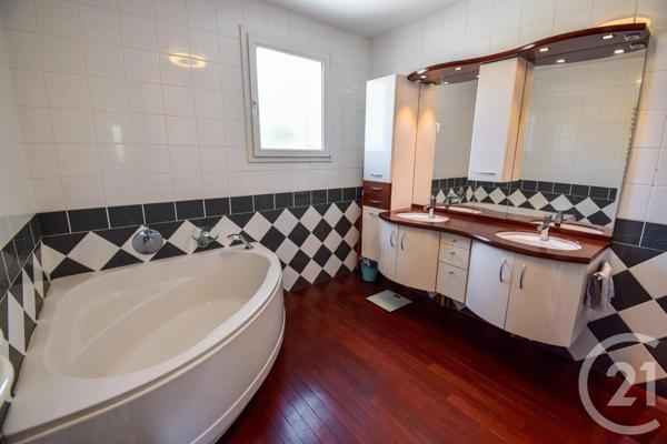 Maison à vendre  9 pièces - 180,34 m 2   MISERIEUX  - 01