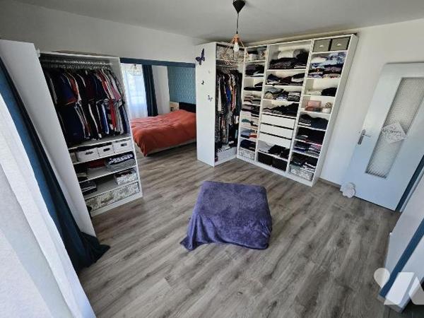 Saint-Memmie - A vendre - Maison familiale de 225 m² entièrement rénovée rare sur le secteur 
...