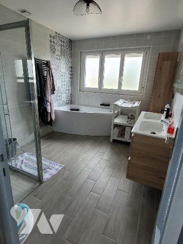 Saint-Memmie - A vendre - Maison familiale de 225 m² entièrement rénovée rare sur le secteur 
...