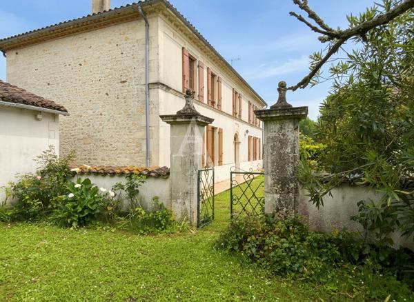 Grande maison à 10 minutes de Mirambeau + dépendances + petit étang