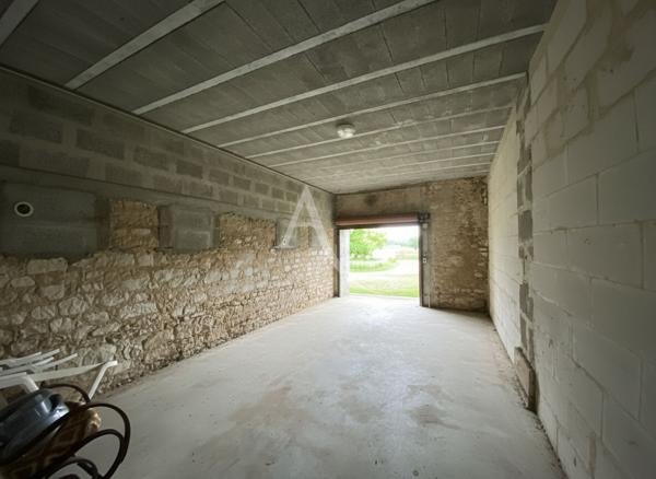 Grande maison à 10 minutes de Mirambeau + dépendances + petit étang