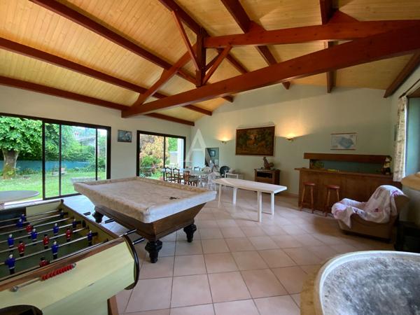 Grande maison à 10 minutes de Mirambeau + dépendances + petit étang