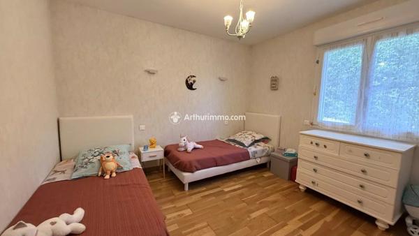 Vente                                                      Maison
                        
                     6 pièces                      184 m2                     à Millau