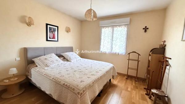 Vente                                                      Maison
                        
                     6 pièces                      184 m2                     à Millau