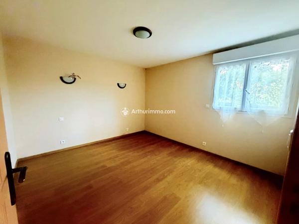 Vente                                                      Maison
                        
                     6 pièces                      184 m2                     à Millau