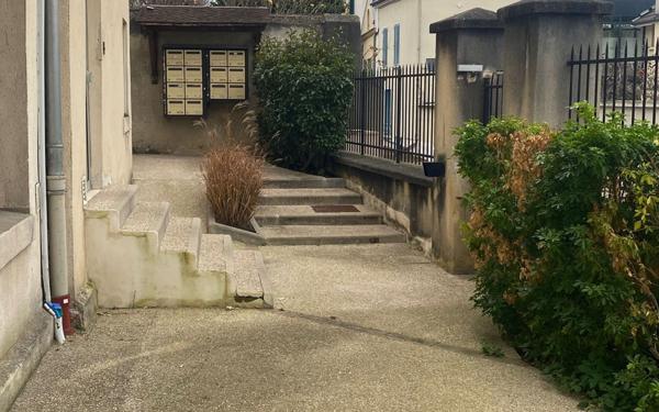 Appartement à louer    2 pièces • 44 m2 Rueil-Malmaison