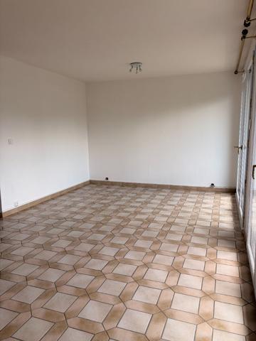 A LOUER APPARTEMENT  DEUX CHAMBRES A HARLY 02100