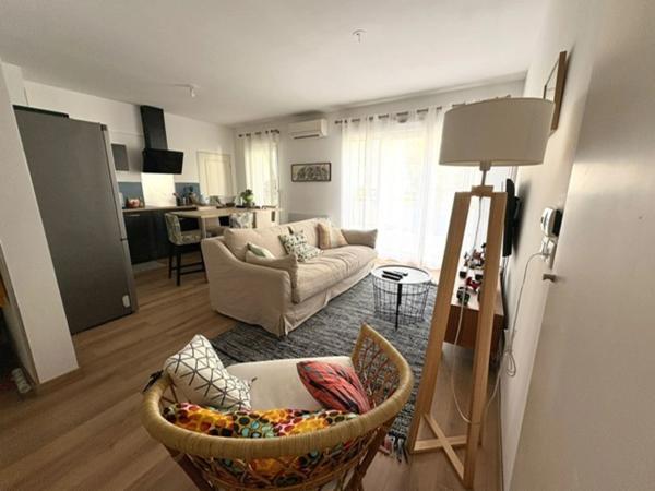 Appartement à vendre 3 pièces ROQUEVAIRE (13)+ TERRASSE 100 M2