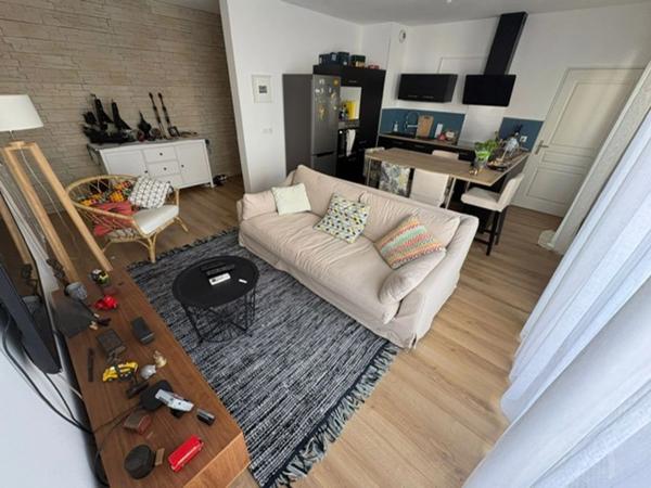 Appartement à vendre 3 pièces ROQUEVAIRE (13)+ TERRASSE 100 M2