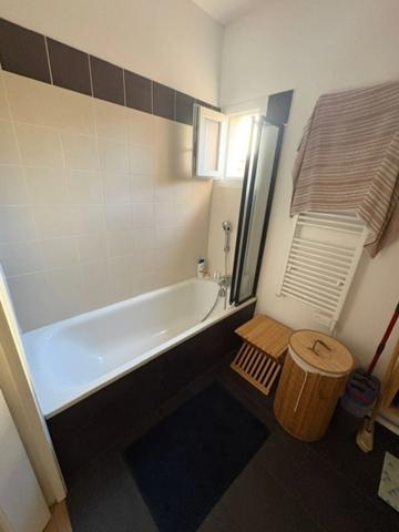Appartement à vendre 3 pièces ROQUEVAIRE (13)+ TERRASSE 100 M2