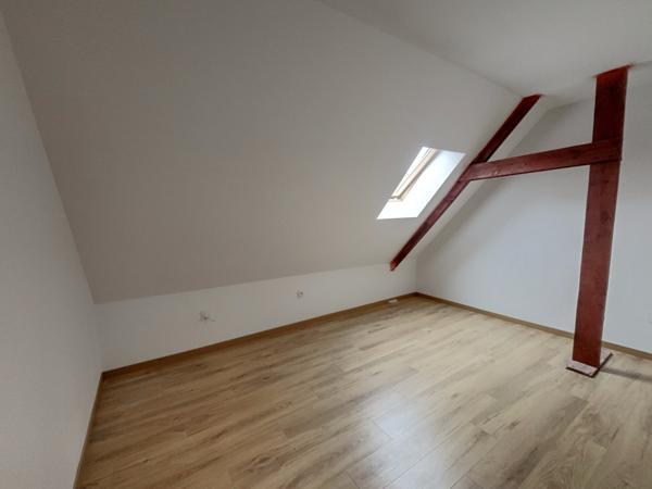 Longuenesse (62219) IMMEUBLE PROFESSIONNEL AVEC VITRINE ET ATELIER 350 m2
