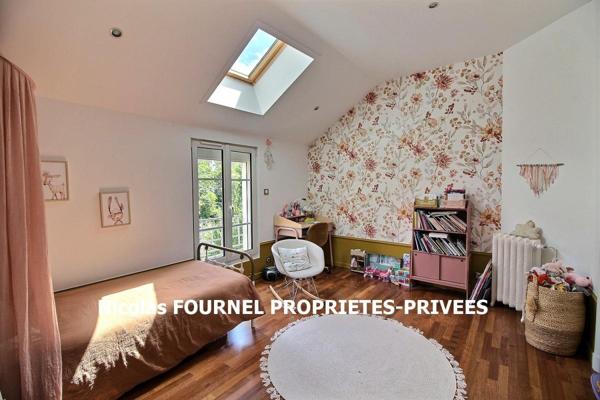 Saint Etienne maison de Maître de 275 m²  5 chambres, avec piscine, dépendance et carport sur 1900m² de terrain