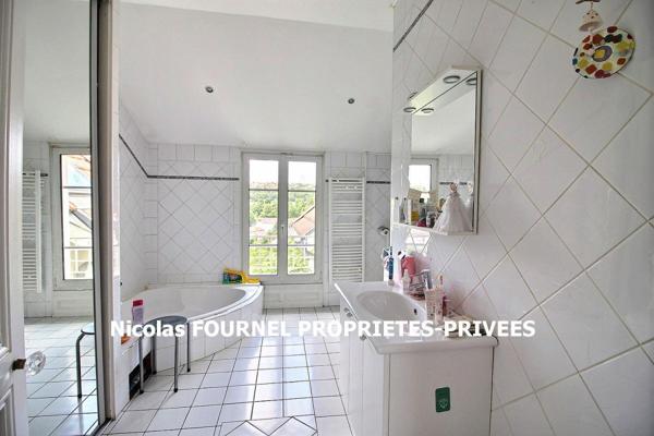 Saint Etienne maison de Maître de 275 m²  5 chambres, avec piscine, dépendance et carport sur 1900m² de terrain