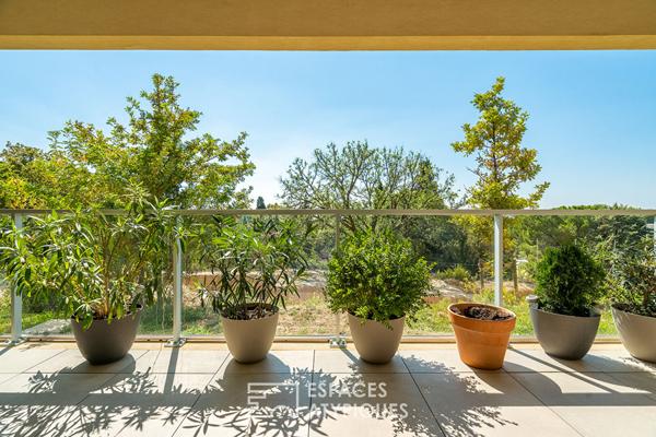 Appartement contemporain avec vue extérieur au calme