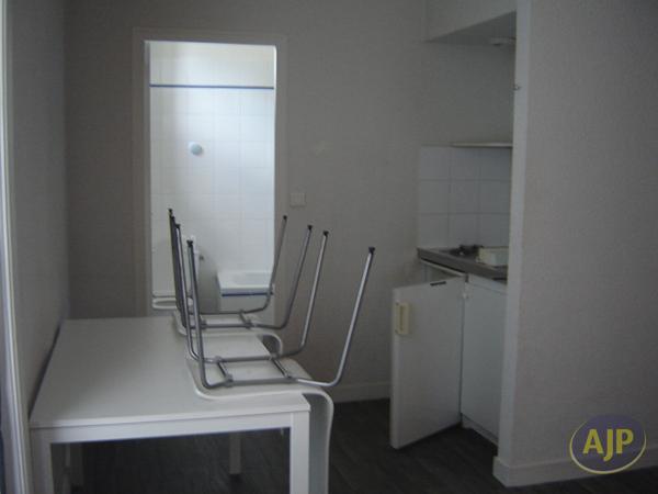 Appartement à louer Cholet : 1 pièces, 17m² avec 0 chambre(s) à 375€ - AJP Immobilier Cholet