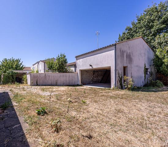 Dépendance à vendre à Périgny - 80 m², terrain 257 m², exposition Sud