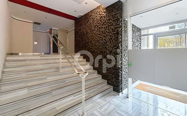 Appartement à vendre    3 pièces • 68 m2 Paris 15