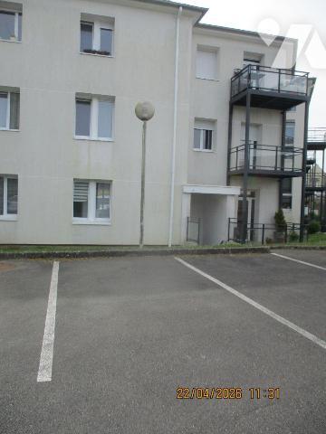 APPART'SENIORS
Au 1er étage : APPT F2 comprenant cuisine (kitchenette)-séjour-salon avec terra...