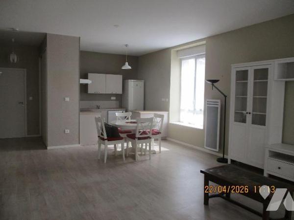 APPART'SENIORS
Au 1er étage : APPT F2 comprenant cuisine (kitchenette)-séjour-salon avec terra...