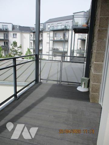 APPART'SENIORS
Au 1er étage : APPT F2 comprenant cuisine (kitchenette)-séjour-salon avec terra...