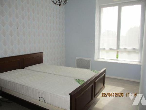 APPART'SENIORS
Au 1er étage : APPT F2 comprenant cuisine (kitchenette)-séjour-salon avec terra...