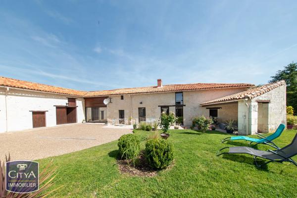 Maison à vendre 5 pièces 125m² La Roche-Rigault (86200)