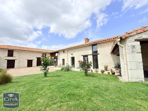 Maison à vendre 5 pièces 125m² La Roche-Rigault (86200)
