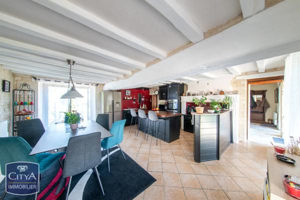 Maison à vendre 5 pièces 125m² La Roche-Rigault (86200)