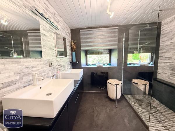 Maison à vendre 5 pièces 125m² La Roche-Rigault (86200)