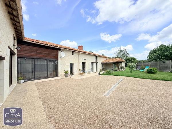 Maison à vendre 5 pièces 125m² La Roche-Rigault (86200)