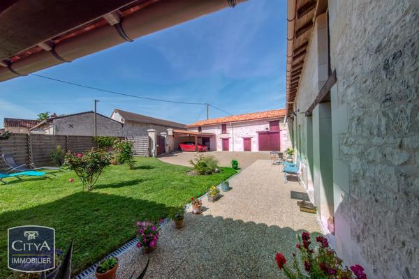 Maison à vendre 5 pièces 125m² La Roche-Rigault (86200)