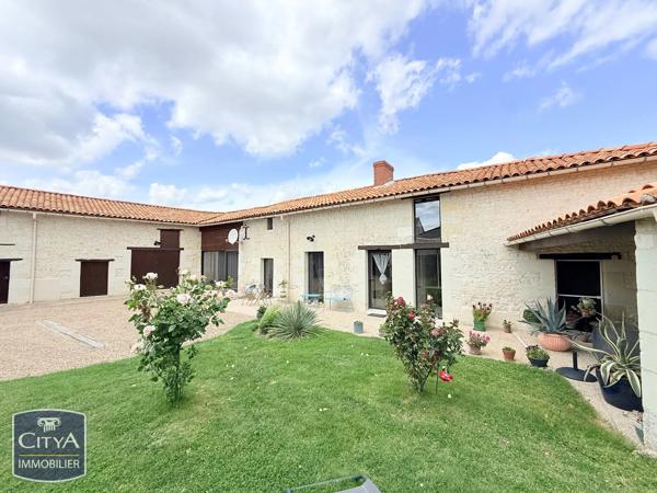 Maison à vendre 5 pièces 125m² La Roche-Rigault (86200)