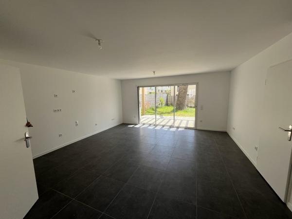 Maison avec Garage et Jardin