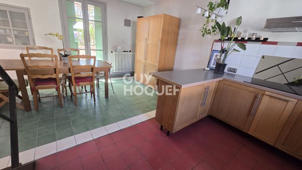 Maison de ville de caractère Montpellier Ouest 156 m2 + garage+ terrasse et jardinet