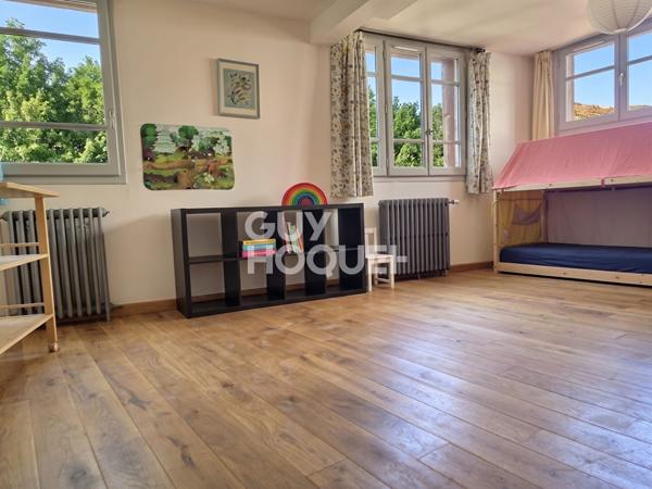 Maison de ville de caractère Montpellier Ouest 156 m2 + garage+ terrasse et jardinet