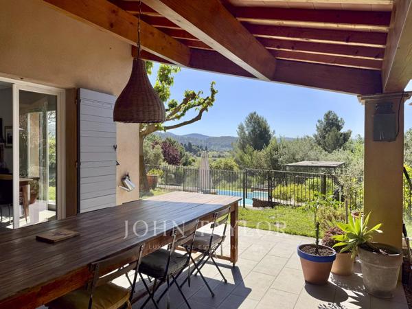 Villa provençale au calme avec piscine et vue dégagée