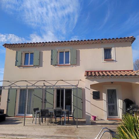 Maison récente et soignée avec piscine et garage