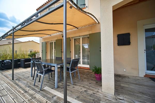 Maison récente et soignée avec piscine et garage