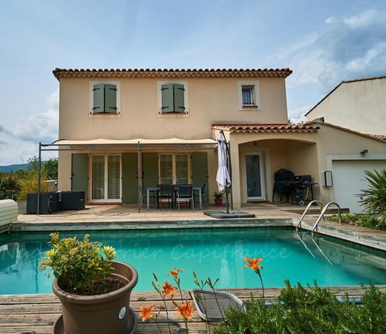 Maison récente et soignée avec piscine et garage