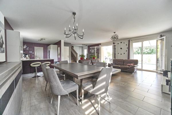 Maison récente et soignée avec piscine et garage