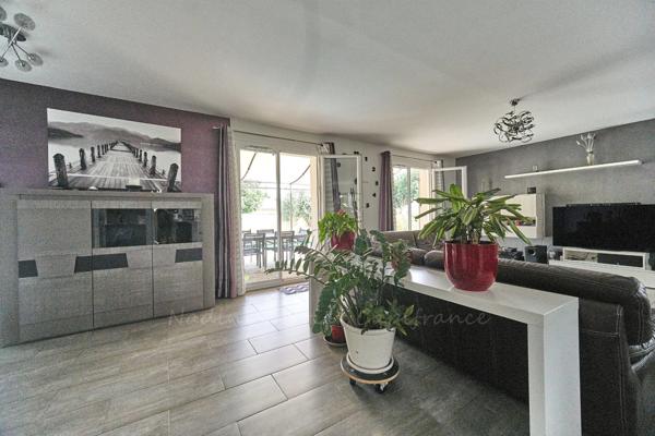 Maison récente et soignée avec piscine et garage