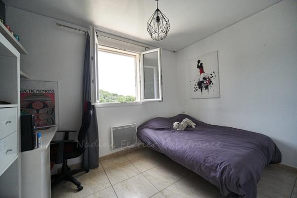 Maison récente et soignée avec piscine et garage