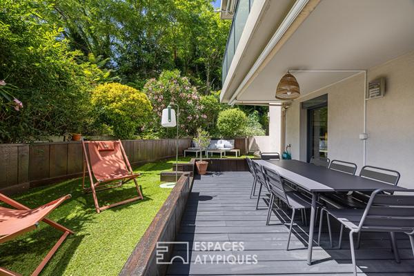 Rez-de-jardin rénové dans une résidence avec piscine et tennis