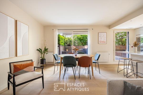 Rez-de-jardin rénové dans une résidence avec piscine et tennis