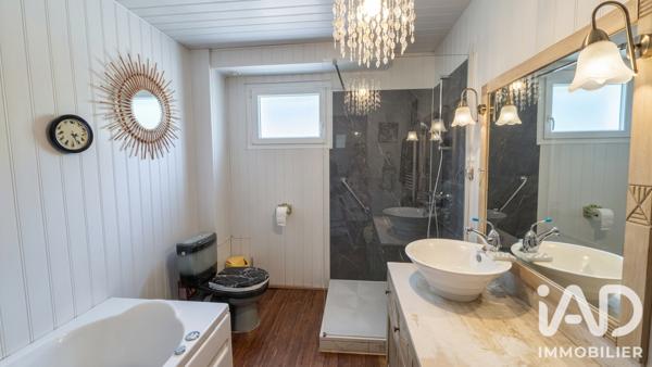 Maison à vendre 6 pièces 145,56 m² Châteauneuf-du-Faou