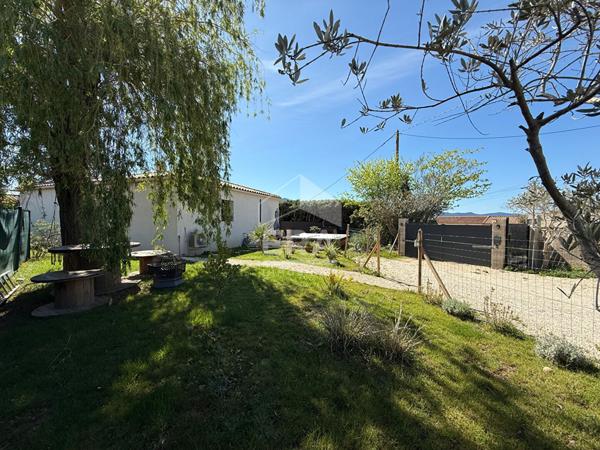 A VENDRE 83910 POURRIERES MAISON PLAIN PIED 98 M² SUR 670 M² DE JARDIN PISCINE