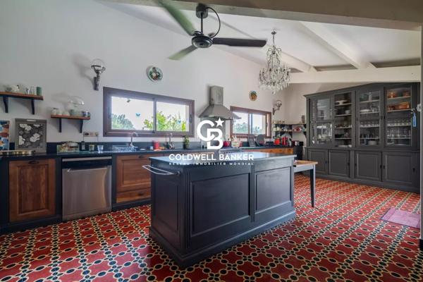 Mas 18 pièces à vendre Arles - 13200 / Réf: 86422837