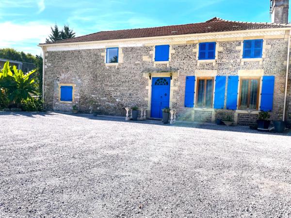 Maison de caractère 10 pièces avec piscine, dépendance et greniers aménageable (idéal gîtes) à SAINT SEVER (40)