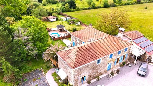 Maison de caractère 10 pièces avec piscine, dépendance et greniers aménageable (idéal gîtes) à SAINT SEVER (40)