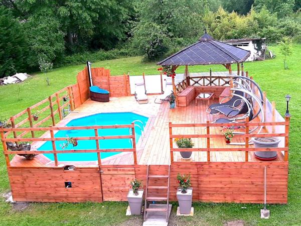 Maison de caractère 10 pièces avec piscine, dépendance et greniers aménageable (idéal gîtes) à SAINT SEVER (40)